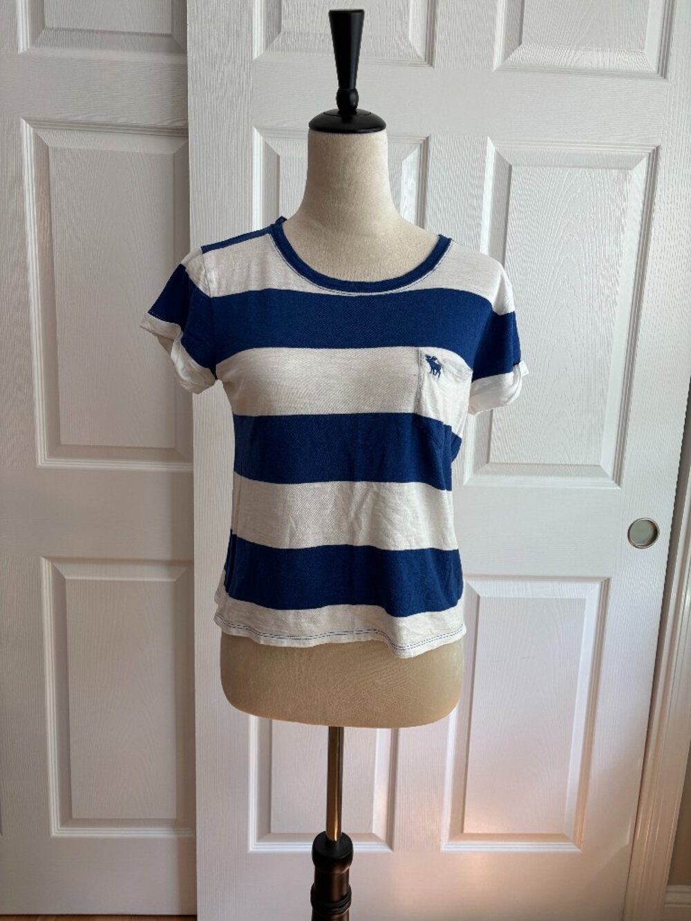Abercrombie & Fitch Blue & White Striped Pocket Tee-Size Medium
